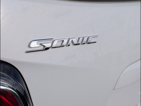 Used 2018 Chevrolet Sonic LT FWD image 23
