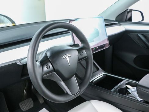Used 2023 Tesla Model Y Long Range AWD/4WD image 20