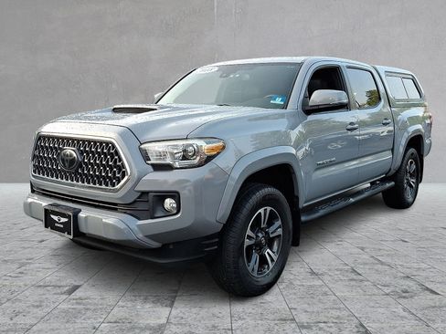 Used 2018 Toyota Tacoma TRD Sport AWD/4WD image 3