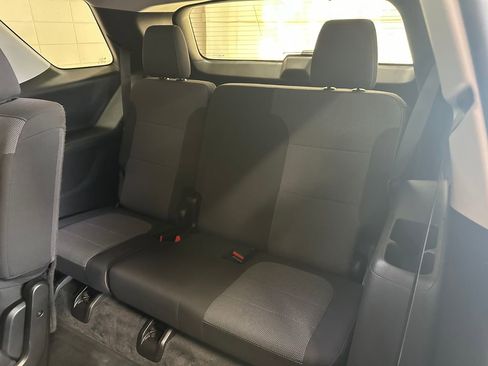 Used 2020 Chevrolet Traverse LT FWD image 37