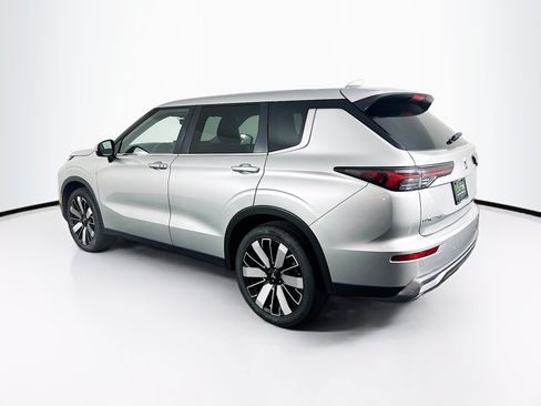 Used 2025 Mitsubishi Outlander SE FWD image 5