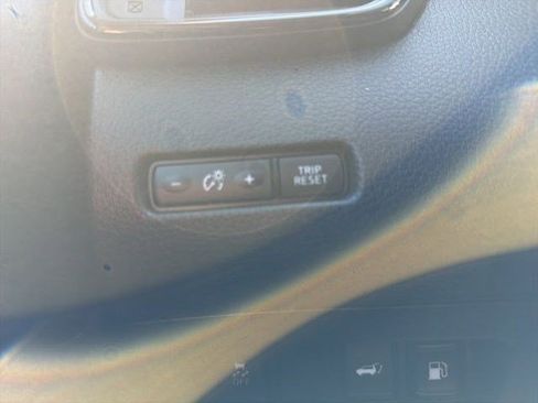 Used 2018 Nissan Rogue SV image 29