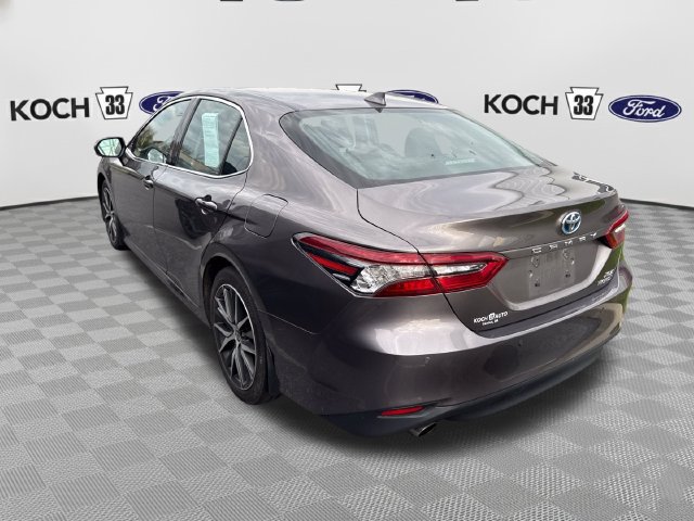 Used 2022 Toyota Camry XLE w/ Navigation Upgrade Package FWD image 4