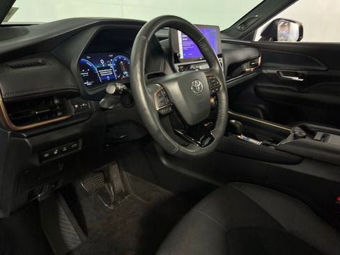 Used 2024 Toyota Grand Highlander AWD Hybrid image 21