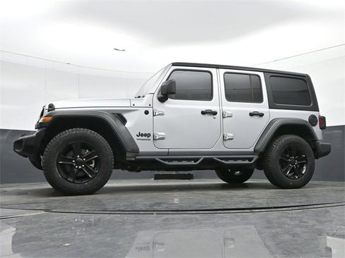 Used 2022 Jeep Wrangler Unlimited Sport image 16