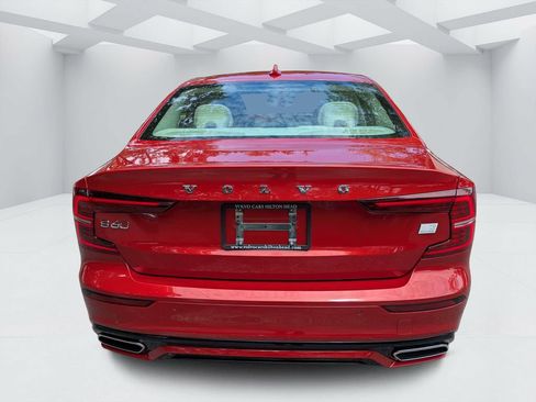 Used 2022 Volvo S60 T8 R-Design Expression AWD/4WD image 4