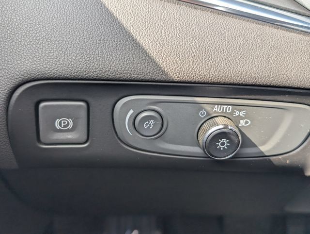 Used 2018 Buick Enclave Essence AWD/4WD image 29