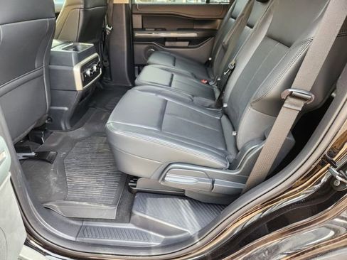 Used 2024 Ford Expedition XLT image 28