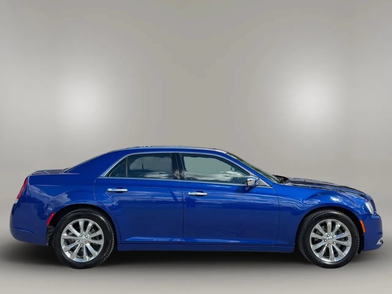 Used 2019 Chrysler 300 Limited w/ Safetytec Plus Group AWD/4WD image 8