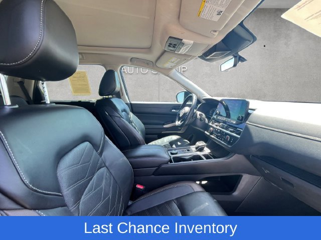 Certified 2023 Nissan Pathfinder Platinum w/ Cargo Package AWD/4WD image 24