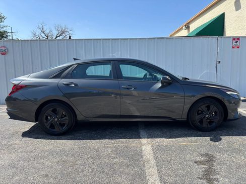 Used 2022 Hyundai Elantra SEL FWD image 7