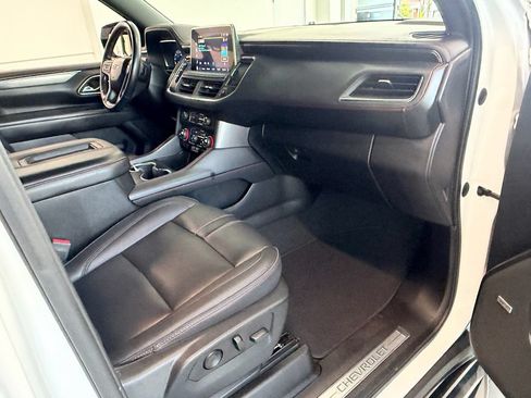 Used 2023 Chevrolet Suburban RST w/ Luxury Package RWD image 19