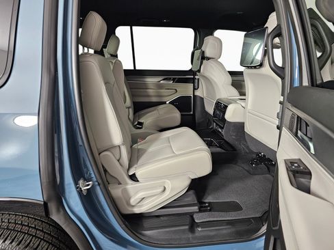 New 2026 Jeep Grand Wagoneer Limited w/ Rear Seat Video Group I AWD/4WD image 38