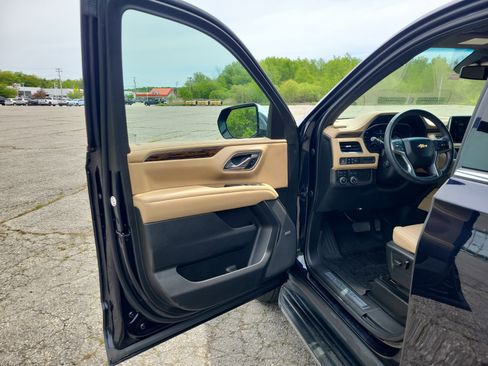 Used 2023 Chevrolet Tahoe Premier AWD/4WD image 15