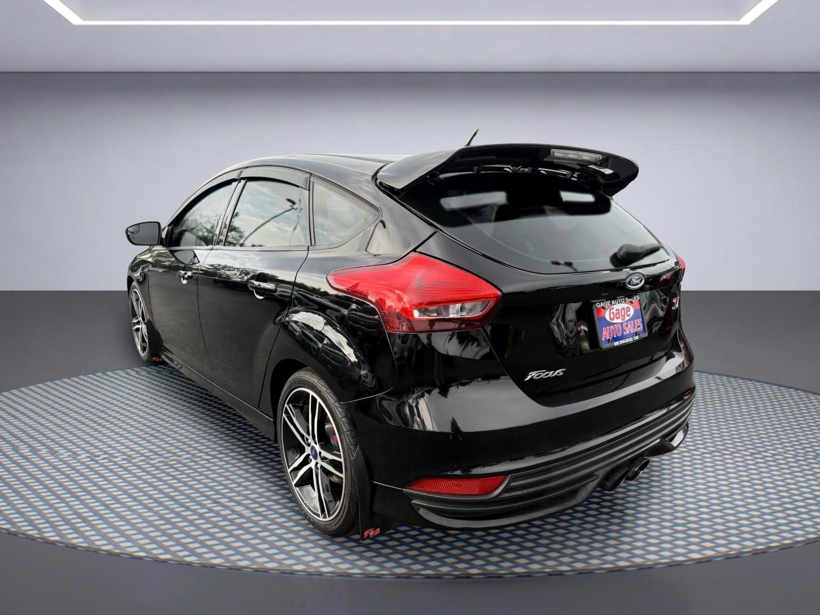Used 2017 Ford Focus ST w/ Equipment Group 402A FWD image 4