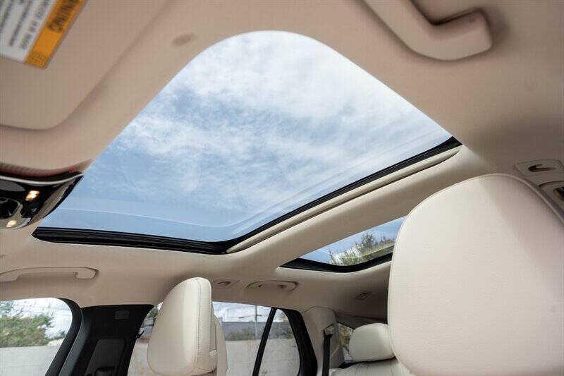 Used 2025 Mercedes-Benz E 450 4MATIC All-Terrain Wagon image 11
