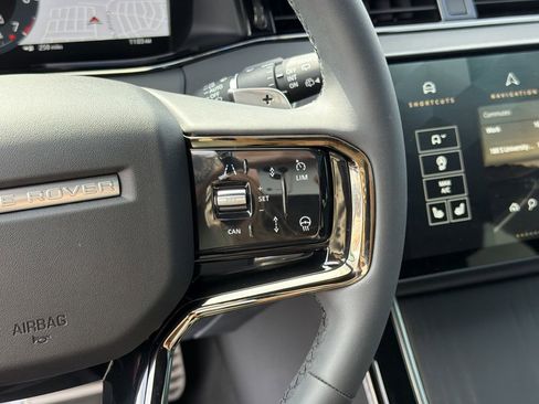 Used 2025 Land Rover Range Rover Evoque Dynamic SE image 25