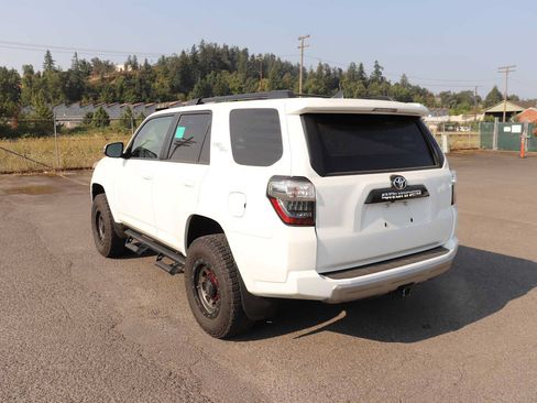 Used 2020 Toyota 4Runner TRD Off-Road Premium w/ Moonroof Package AWD/4WD image 7