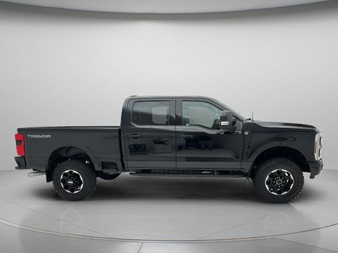 Used 2025 Ford F350 XLT w/ Black Appearance Package AWD/4WD image 4