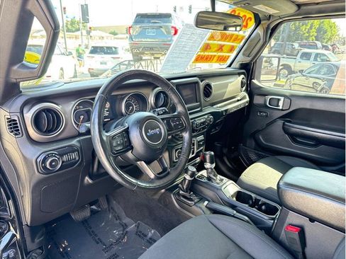 Used 2018 Jeep Wrangler Unlimited Sport S AWD/4WD image 16