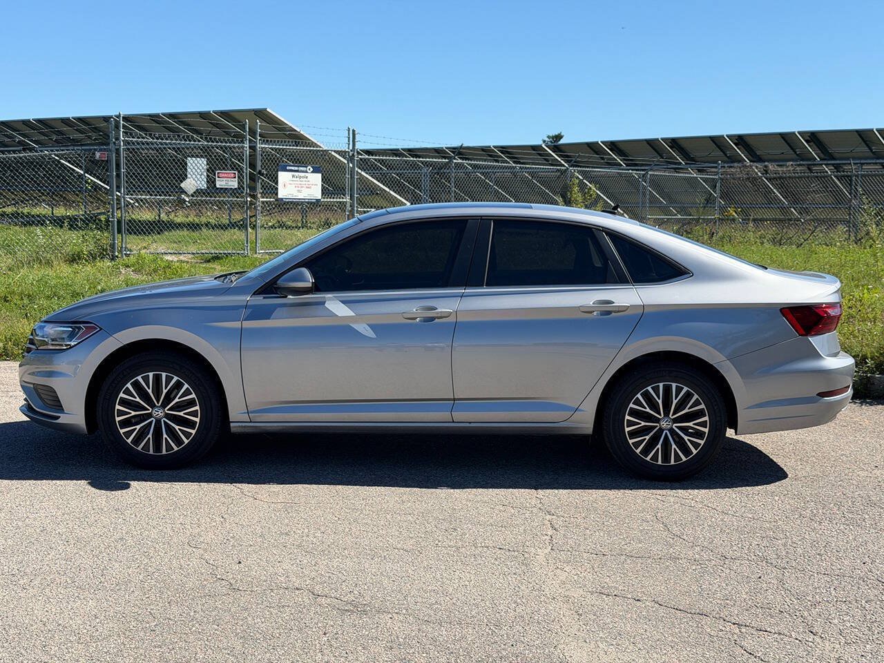 Used 2020 Volkswagen Jetta SE w/ SE Cold Weather Package FWD image 2