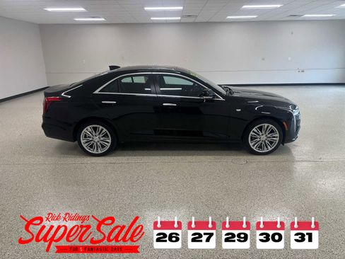 Used 2025 Cadillac CT4 Premium Luxury image 4