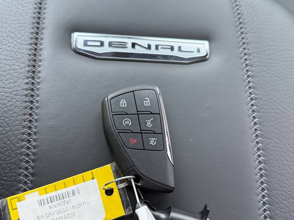 Used 2025 GMC Yukon Denali w/ Sun & Power Step Package AWD/4WD image 47