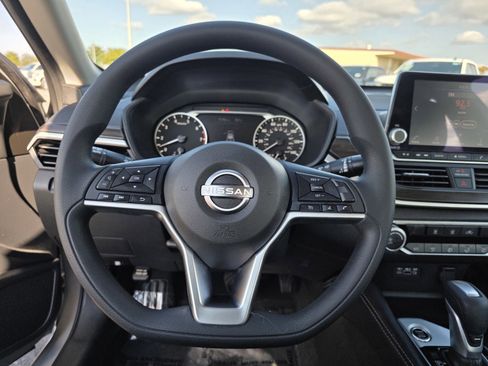 Used 2023 Nissan Altima 2.5 SV image 29