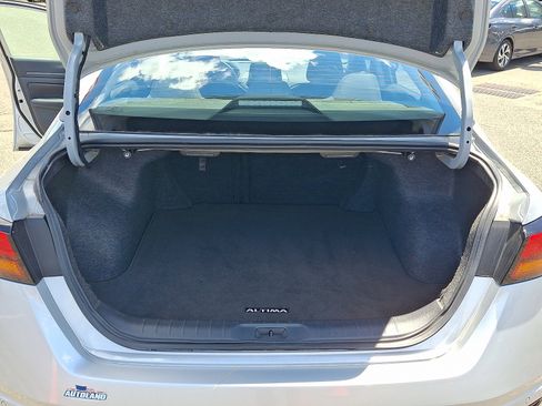 Used 2025 Nissan Altima 2.5 S FWD image 28