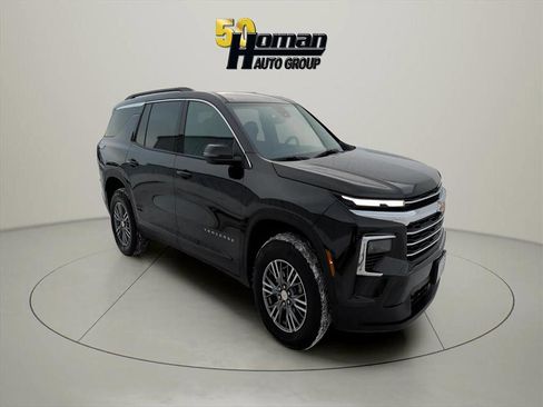 Used 2025 Chevrolet Traverse LT image 7