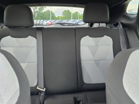 Used 2024 Chevrolet Trax RS w/ Sunroof Package FWD image 36