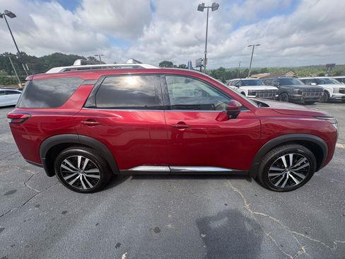 Used 2023 Nissan Pathfinder Platinum FWD image 5