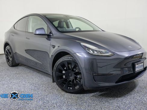 Used 2022 Tesla Model Y Long Range AWD/4WD image 1