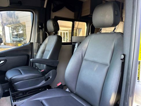 Used 2020 Mercedes-Benz Sprinter 2500 image 17