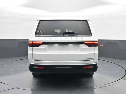 Used 2023 Jeep Wagoneer L Series III w/ Preferred Equipment Group image 6