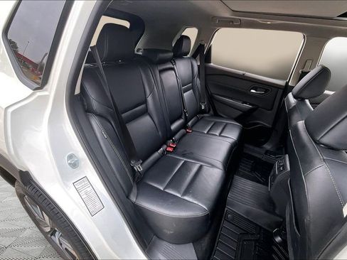 Used 2023 Nissan Rogue SL w/ SL Premium Package image 27