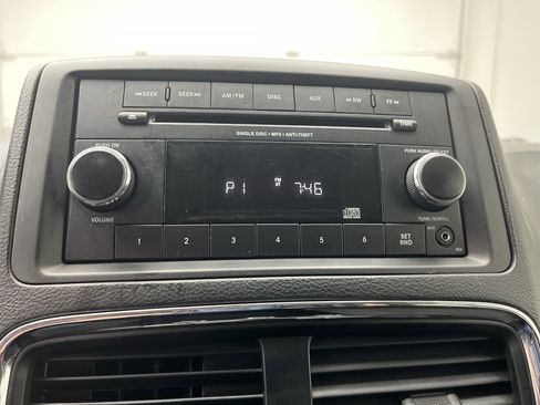 Used 2017 Dodge Grand Caravan SE image 15