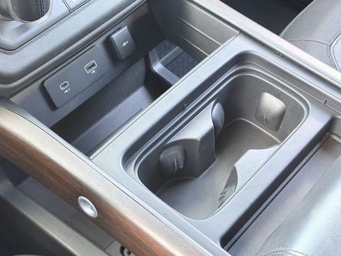 Used 2024 Land Rover Defender 110 X-Dynamic SE AWD/4WD image 18