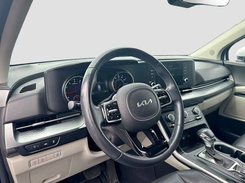Certified 2022 Kia Carnival LX image 9