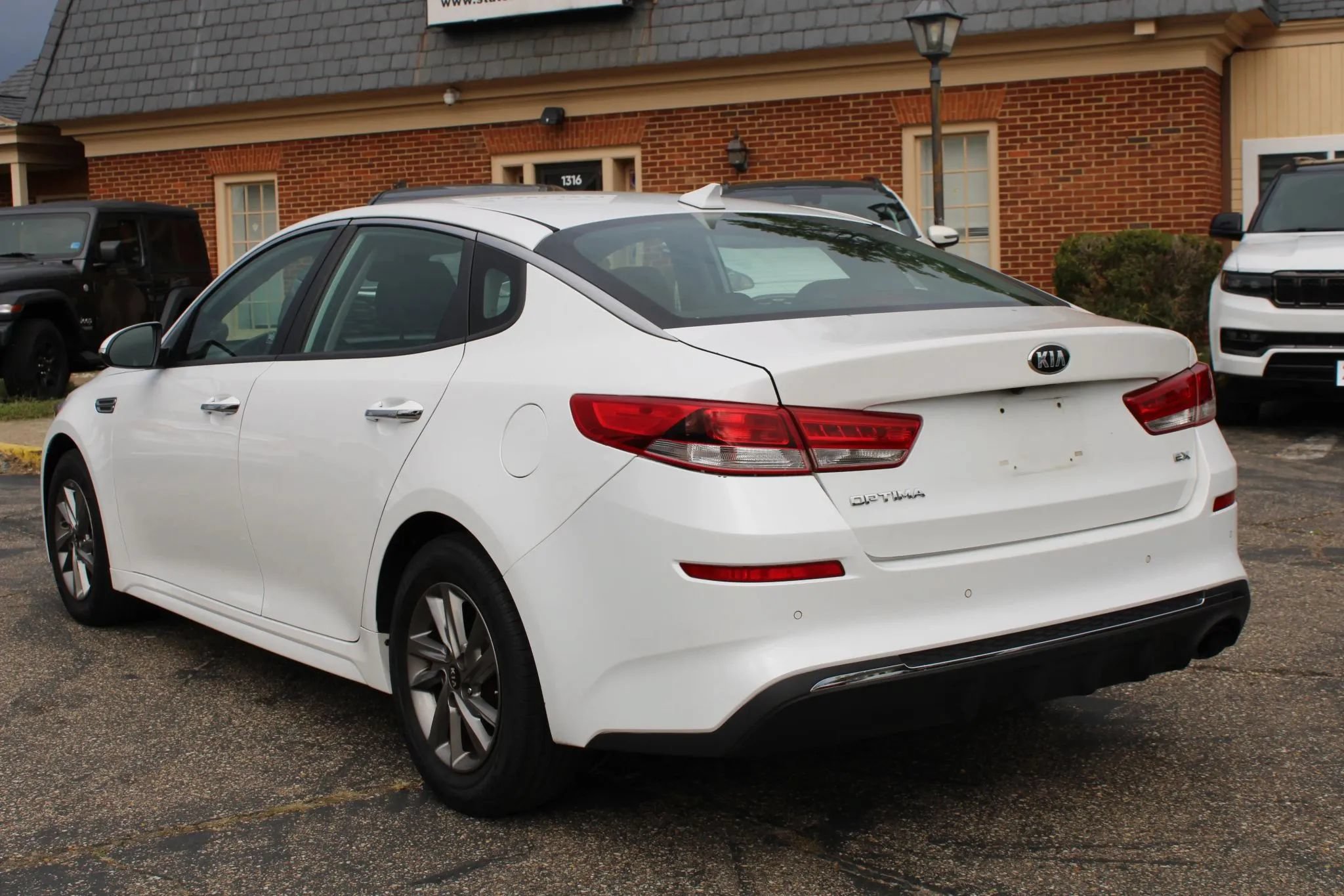 Used 2020 Kia Optima LX FWD image 10