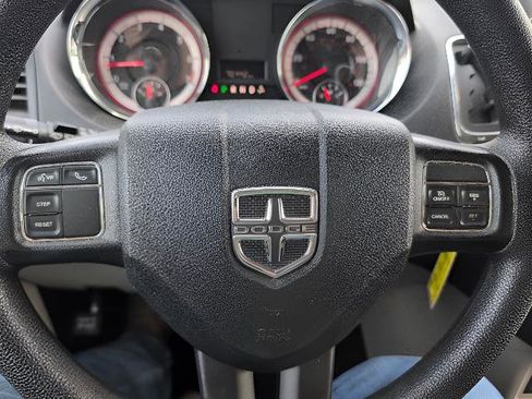 Used 2020 Dodge Grand Caravan SE w/ UConnect Hands-Free Group FWD image 12