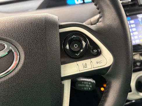 Used 2017 Toyota Prius Prime Premium image 16