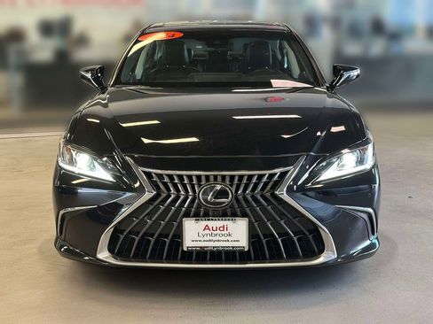 Used 2024 Lexus ES 300h w/ Technology Package FWD image 2