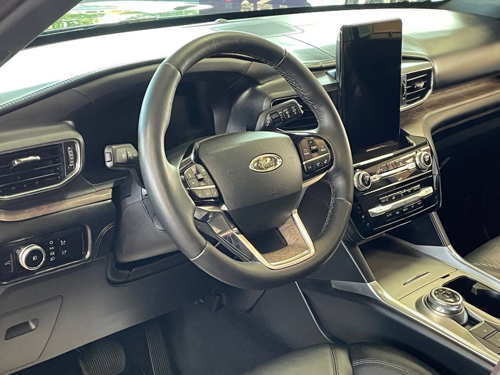 Used 2023 Ford Explorer Platinum w/ Technology Package AWD/4WD image 16