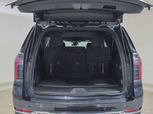 Used 2025 Chevrolet Suburban LS image 14