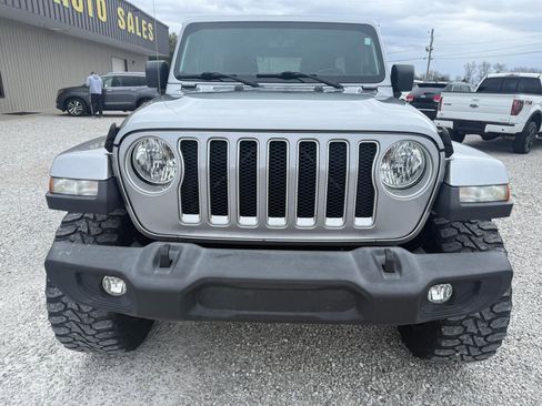 Used 2018 Jeep Wrangler Unlimited Sahara w/ Uconnect 4C Nav & Sound Group image 2