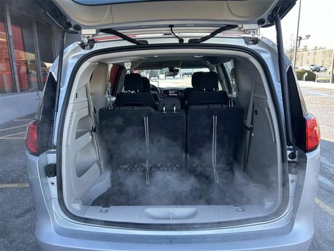 Used 2023 Chrysler Voyager LX image 13