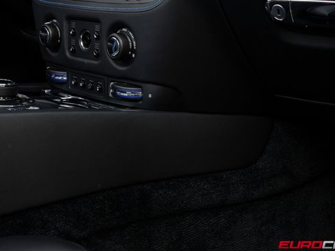 Used 2021 Rolls-Royce Dawn image 31