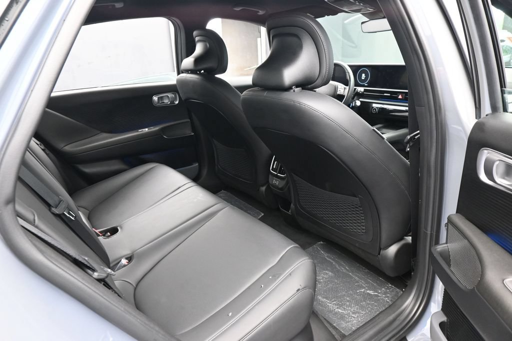 Used 2025 Hyundai Ioniq 6 SEL RWD image 40