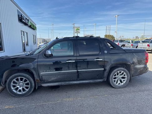 Used 2013 Chevrolet Avalanche LTZ AWD/4WD image 4